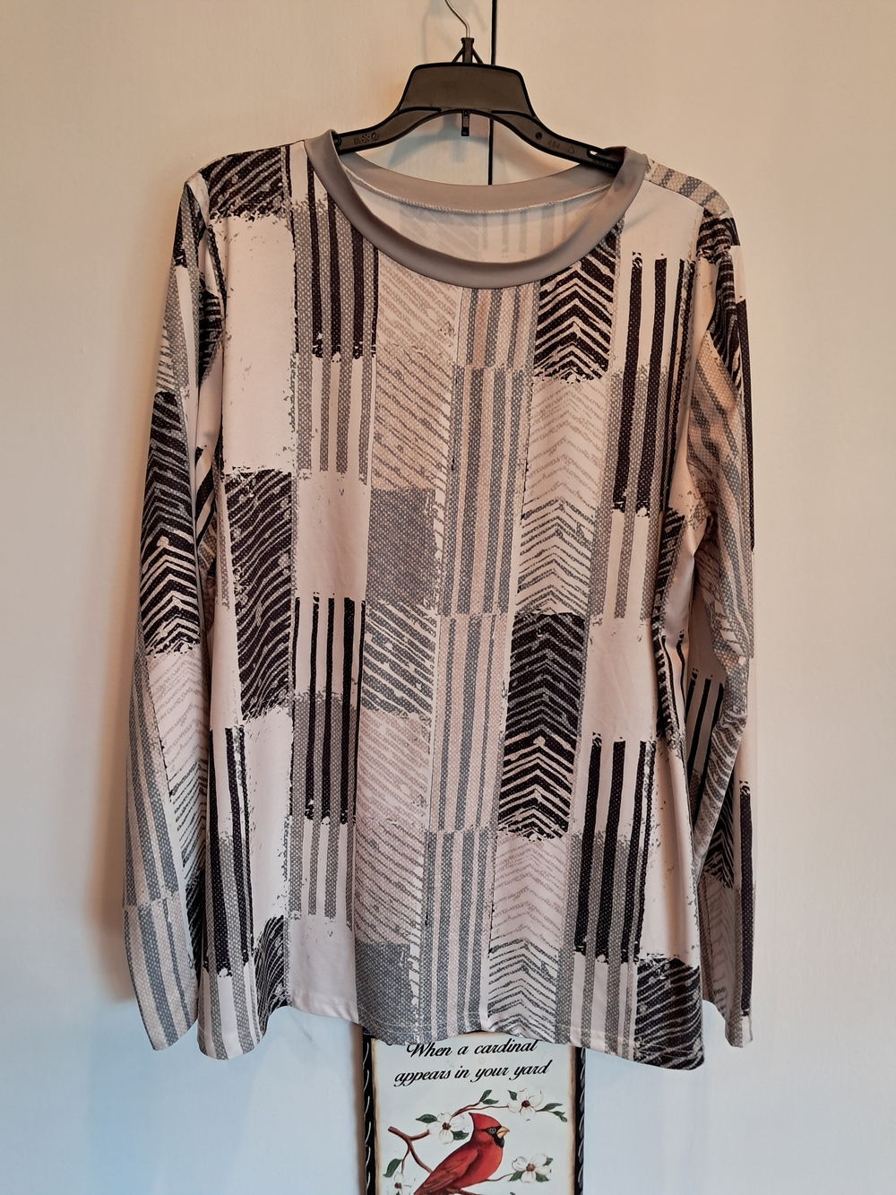 Women's Long-Sleeve Geometric Print Blouse - Gray & Black